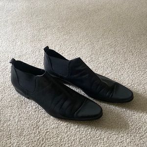 Hudson leather Chelsea boot used in good condition